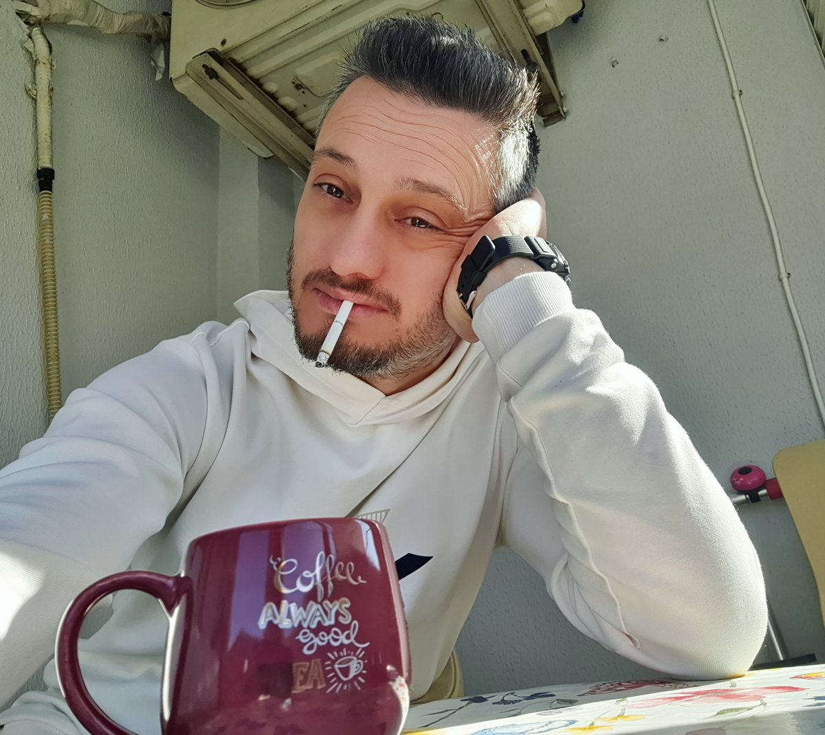 MuTTi_SaKLi's tweet photo. Rahmetli ananem okuması yazması olmayan bir kadındı ,lakin bilge bir kişilikti ,,
"Hayatını düzene sokmak istiyorsan önce evinden kapın��n önünden başlamalısın" derdi ,,,
Bende öyle yaptım , buda benim miladım olsun .... https://t.co/vHJPJTQ1Uv