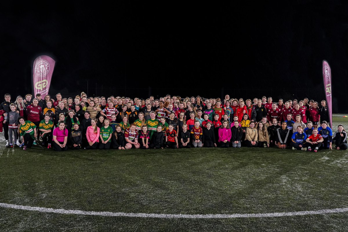 WiganWarriorsCF's tweet photo. 🤩 Last night we welcomed over 400 players across all ages from our Girls Community game, Girls Pathway and Academy in partnership with @Greenmountproj1 and our Betfred Women’s Super League players in partnership with Main Sponsor CSC2 Ltd for a Girls training session!

#WWRL https://t.co/KLMkXP0AJC