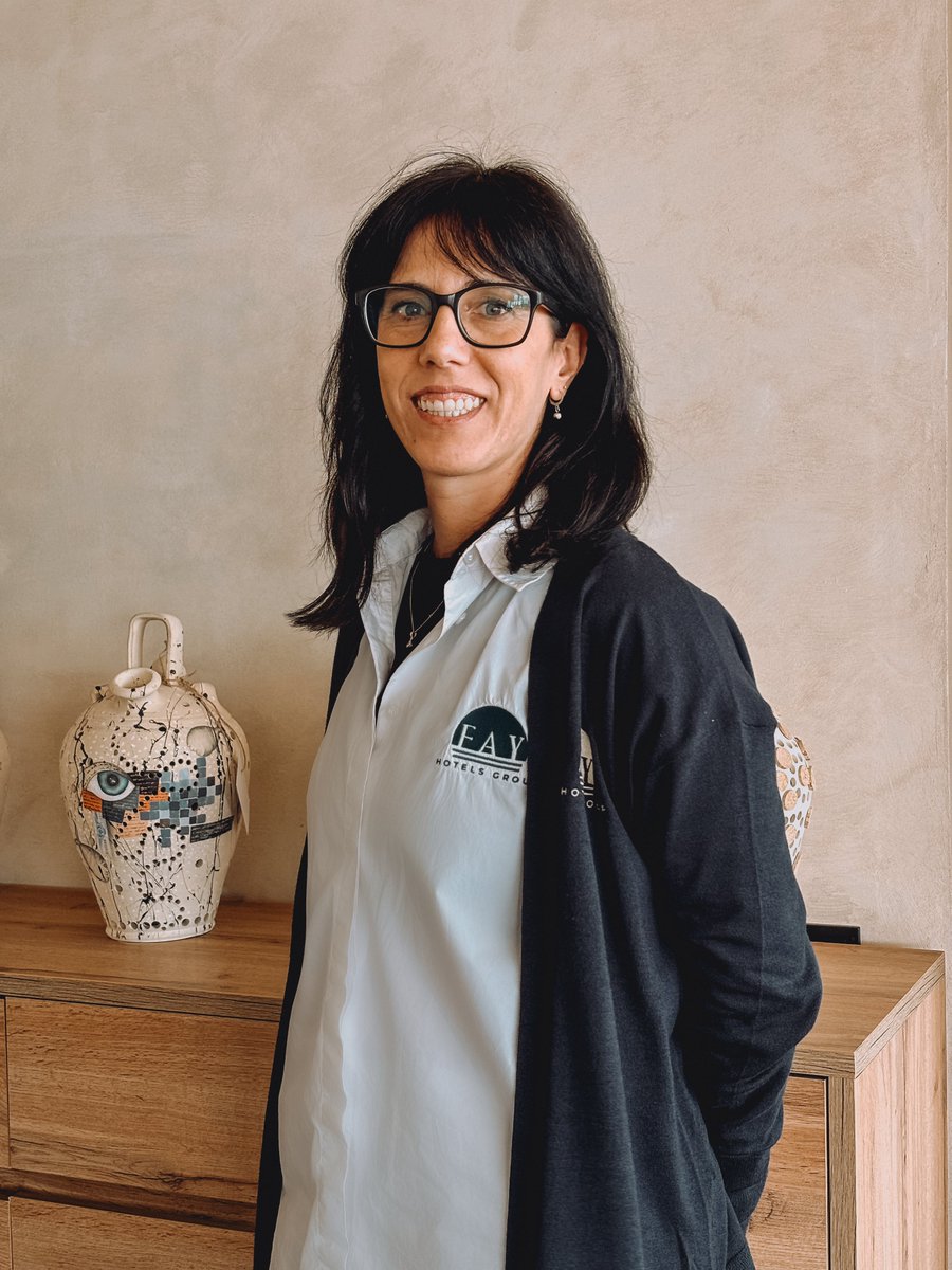 En palabras de sus compañeros, Vanesa es profesional, amable y con una excepcional capacidad de atención hacia nuestros clientes.

Vanesa es sin dudarlo un gran pilar de FAY Hotels y nosotros estamos muy felices de poder contar con ella en nuestro equipo.

¡Feliz jueves a tod@s!