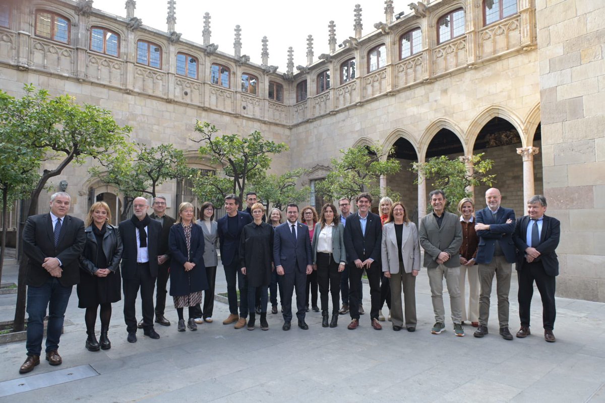 <a href="/perearagones/">Pere Aragonès i Garcia</a> L’acte de signatura del nou Contracte Programa de #3Cat s’ha celebrat al Palau de la Generalitat. També hi han participat els membres del Consell de Govern de la corporació i les direccions generals de 3Cat. 

#Som3Cat