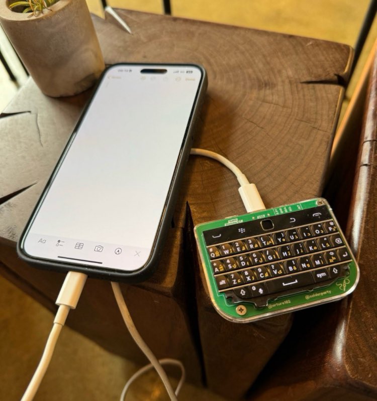 Pretty sure I used to be able to solve world hunger on the train home when I had a Blackberry with keyboard. Today’s youngsters may not remember, but with the aid of <a href="/fulopke/">fülöpke</a>’s innovative MacGyver effort they too can enjoy limitless levels of productivity from their smartphones!