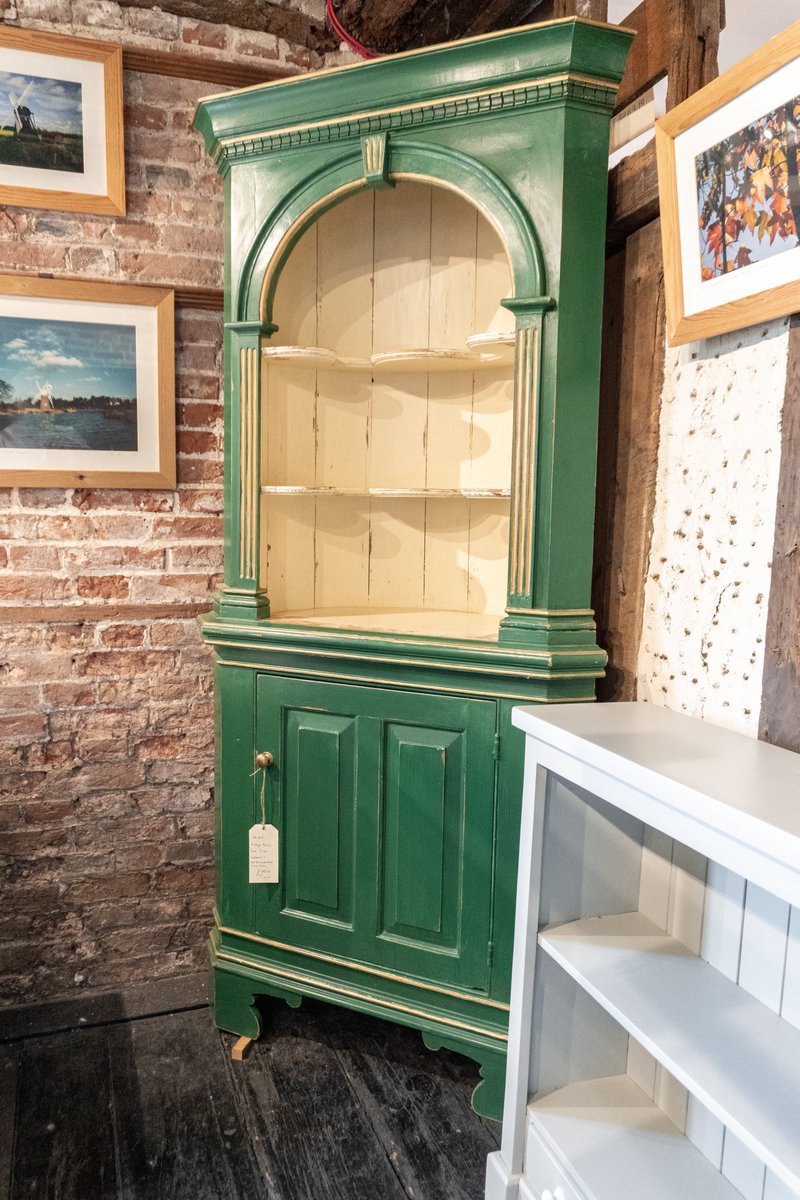 Gorgeous in green! 🟩

We think you'll agree that this Vintage Barrell Back Corner Cupboard is as dramatic as it is beautiful. One thing is for sure, whoever snaps up this unique piece is sure to be the envy of all those who lay eyes on it! 👀

earshamhomefurnishings.co.uk/product-page/v…

#Antique