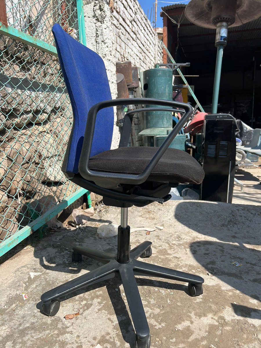 Japanese Uchida Office Chairs with multiple functions and heavy machines for sale in bulk. #Islamabad 

Contact: 03144511148
#chairs #officechair #uchida #auction #auctionupdate #furniture