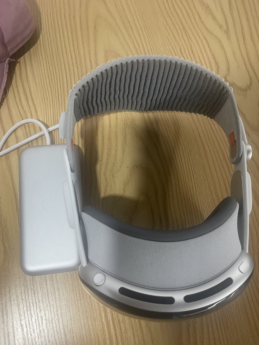 JoyceHAO's tweet photo. 体验#apple vison pro，音效环绕立体声么，太好了……沉浸式体验也确实是很带感，今晚继续体验起来…… https://t.co/7gqmN2iFa3
