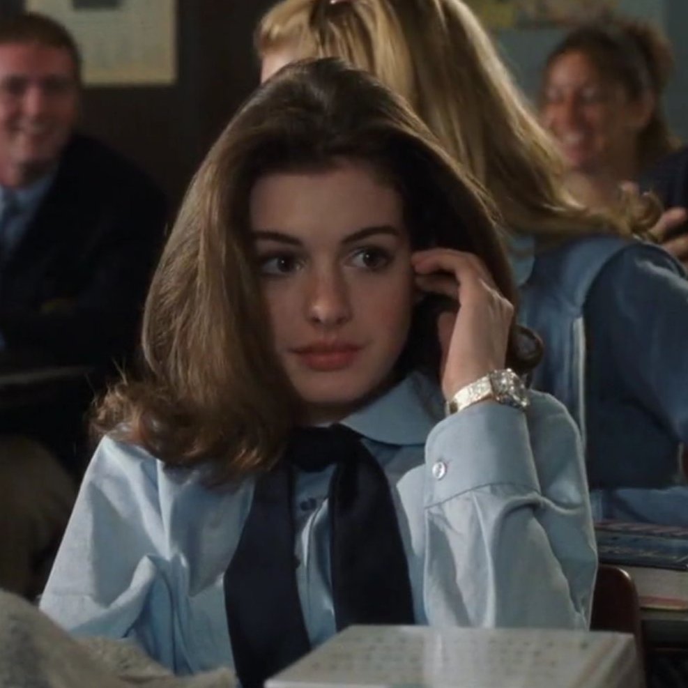 TheCinesthetic's tweet photo. anne hathaway as mia thermopolis in ‘the princess diaries’ (2001) https://t.co/2TFJ8Nwr3P
