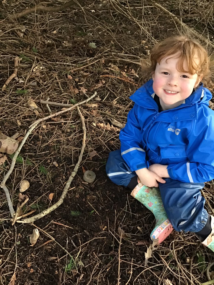 PipersForestSch's tweet image. Reception @PipersPrePrep had fun climbing and making nature art pictures in our lovely gruffalo wood #pipersoutdoors #forestfun