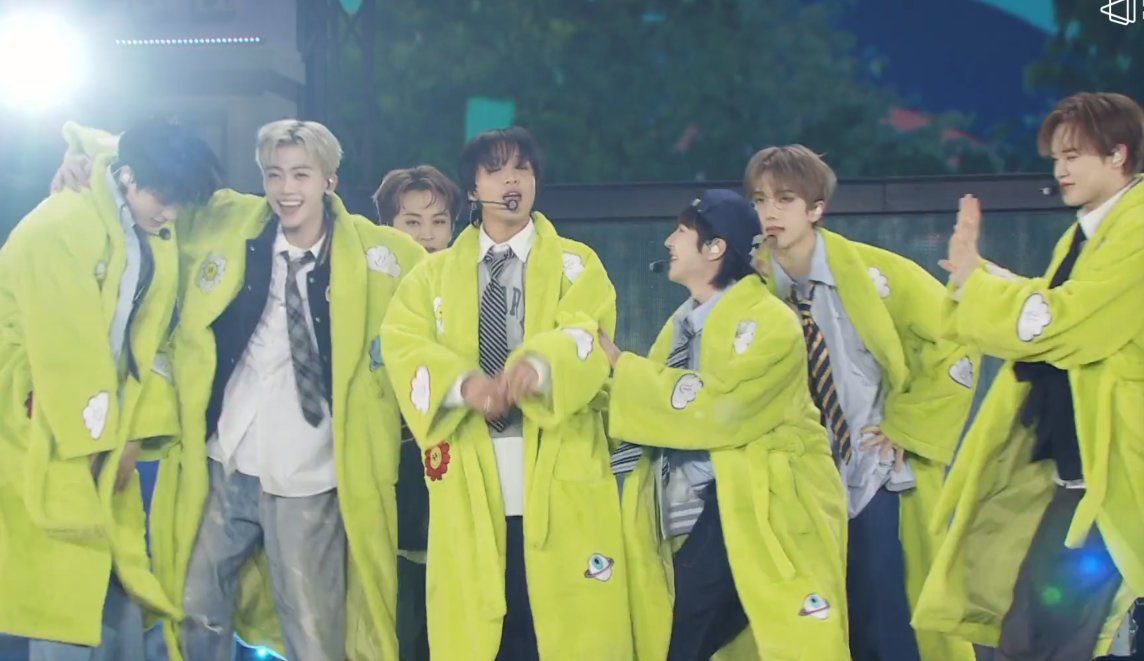 NCTDreamINA's tweet photo. 7 IJO KLEPON VERSI MANGGUNG TOKYO DOME😭😭😭 /dreamies BEST FRIEND EVER🩵
🫳🏻🫳🏻🫳🏻🫳🏻🫳🏻🫳🏻🫳🏻 
🐯🦊🐶🐻🐰🐬🐹 https://t.co/p47DTiszfM