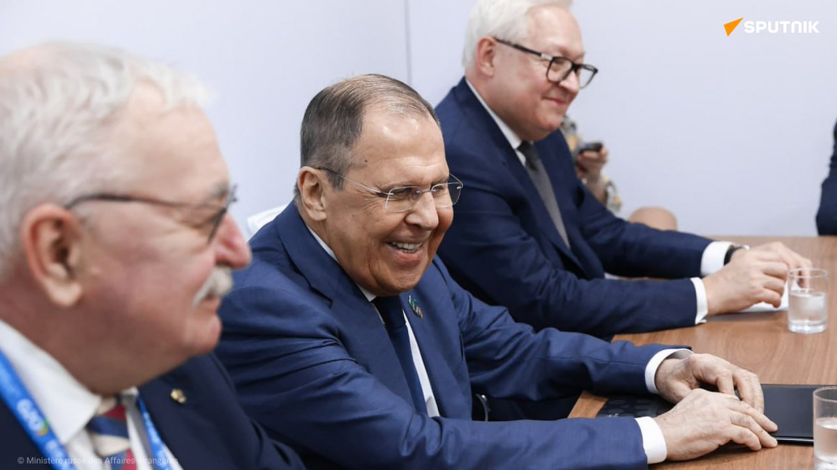 sputnik_afrique's tweet photo. Retour en images: entretien entre Sergueï #Lavrov et son homologue égyptien Sameh #Choukri, en marge d’une réunion ministérielle du #G20 à Rio de Janeiro.
Ils ont abordé le règlement du conflit à #Gaza et la réalisation des projets russo-égyptiens commerciaux et économiques. https://t.co/2YKf1wln1N