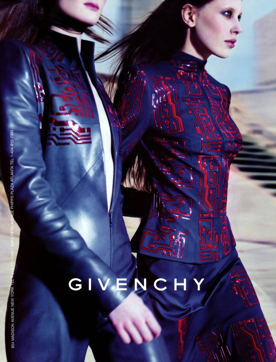 saintdoII's tweet photo. zendaya in the cyborg circuit design by alexander mcqueen for givenchy fall/winter 1999 at the south korea premiere of dune…. the fact that law and her are easily accessing some of fashion’s greatest archives of all time like it’s nothing. immediate icon status https://t.co/0H9RBHtqEV