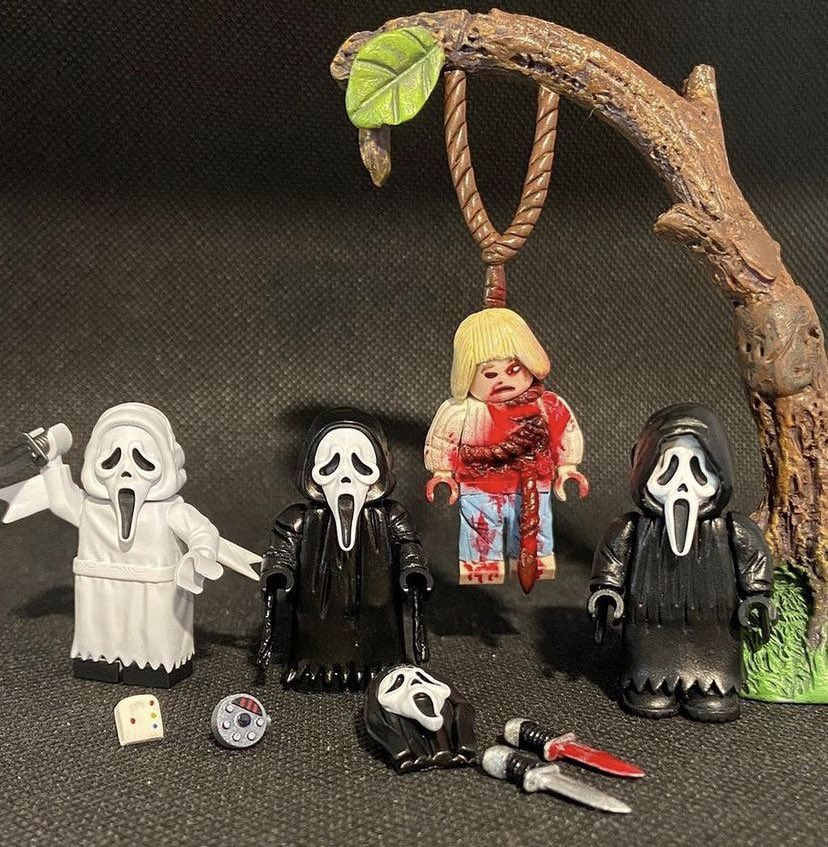 Screamm's tweet photo. ghostface and casey becker lego https://t.co/UliEnyIHiv