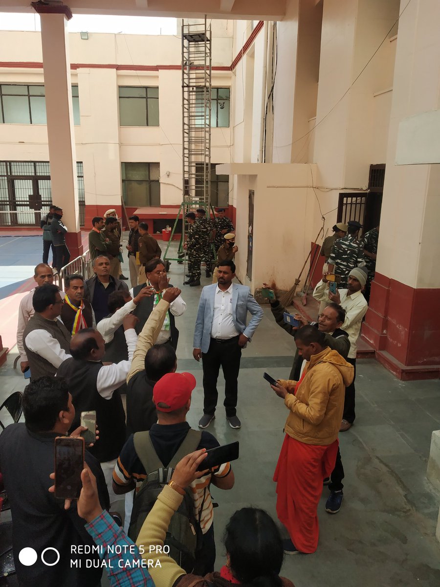 आज़ादी के दीवाने कहा चले...
 जेल चले। जेल चले।।
दिल्ली स्थित मंदिर मार्ग थाने में किया गया। गिरफ्तार 
#EVM के खिलाफ़ जंतर मंतर पुलिस चाहे डिटेन करें लेकीन आन्दोलन 👉#EVM ख़त्म करने तक लड़ाई जारी रहेगी।
👉 #IndiaAgainstEVM
#BanEVM_SaveDemocracy 
#ModiAfraidOfBallotPaper