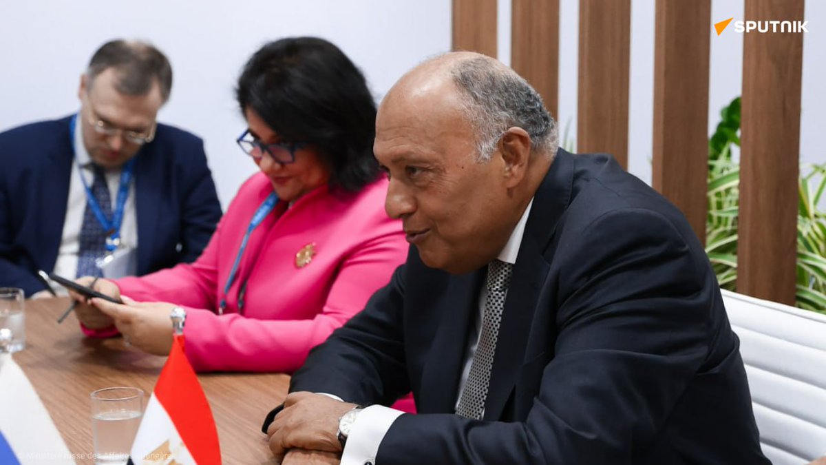 sputnik_afrique's tweet photo. Retour en images: entretien entre Sergueï #Lavrov et son homologue égyptien Sameh #Choukri, en marge d’une réunion ministérielle du #G20 à Rio de Janeiro.
Ils ont abordé le règlement du conflit à #Gaza et la réalisation des projets russo-égyptiens commerciaux et économiques. https://t.co/26jgO6286p
