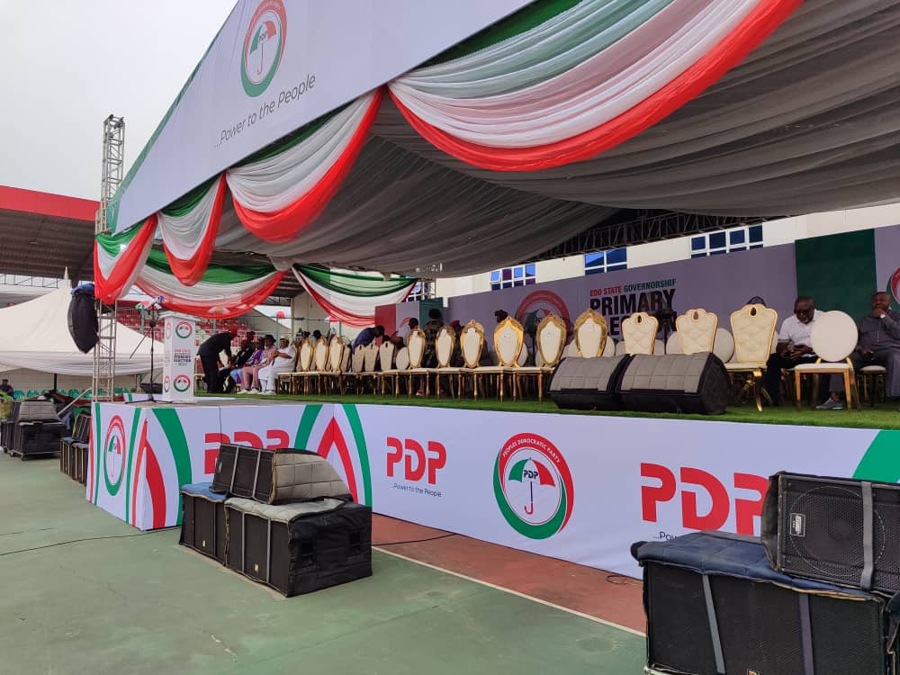 SWAtiku2023's tweet image. Guests arriving the Tennis Court of Samuel Ogbemudia Stadium, Benin City, the venue of the PDP gubernatorial primaries.

#SupportPDP 
#EdoDecides2024