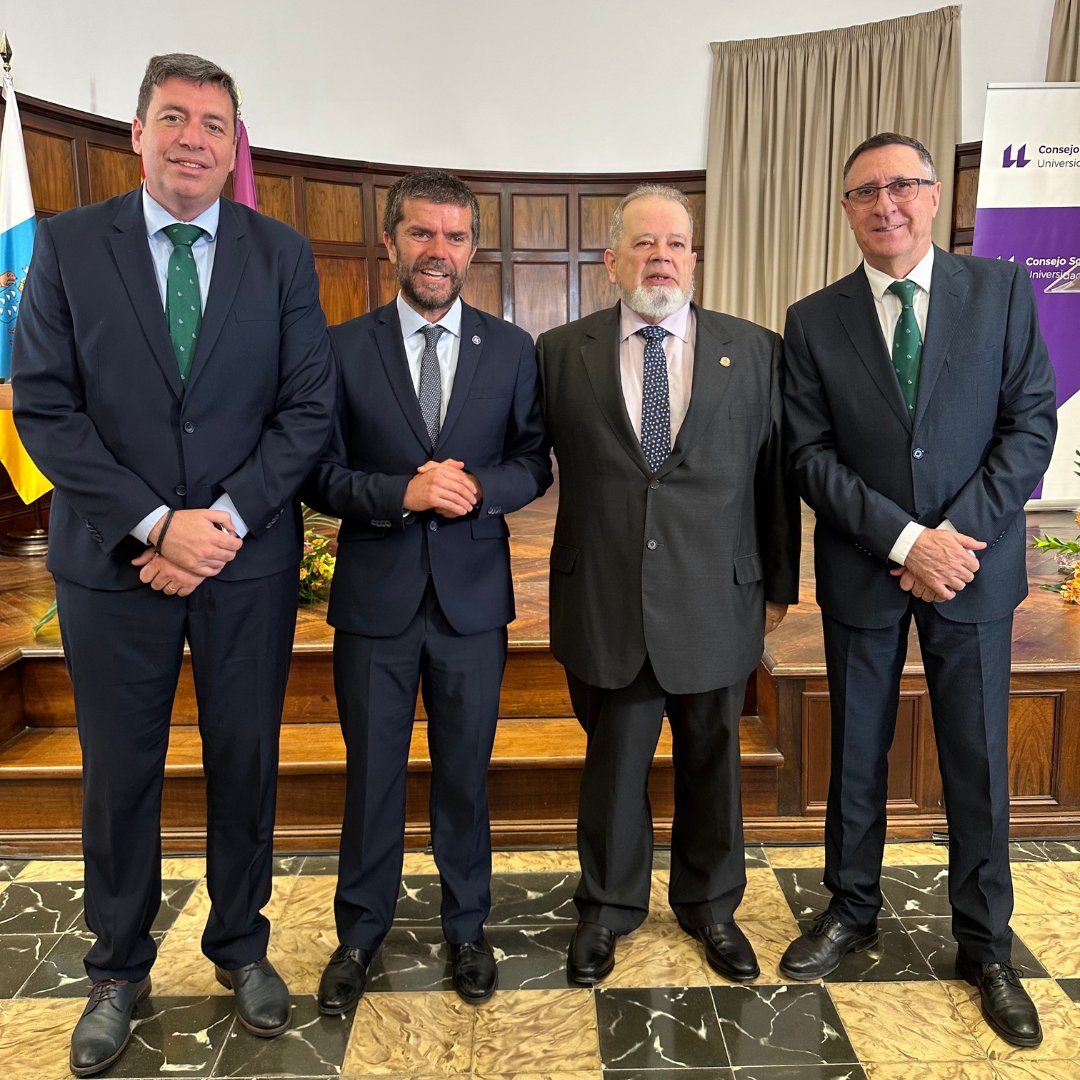 cajasiete's tweet photo. ¡Acudimos a la toma de posesión de Francisco Almeida Ossa como nuevo presidente del Consejo Social de la @ULL! 🔝 Al evento asistió nuestro presidente, Fernando Berge, y nuestro director de Estrategia, Datos y Sostenibilidad, Carlos Alberto González. 💚 https://t.co/Abz5fsNwSI