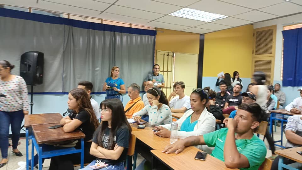 Nuestra Juventud aguerrida continúa preparandose en todos los aspectos  creyendo en la transformación para el crecimiento político donde expresamos en la consulta de la 5ta línea de las 7T, en la  UPT Municipio Barinas que somos la voz del pueblo venezolano.