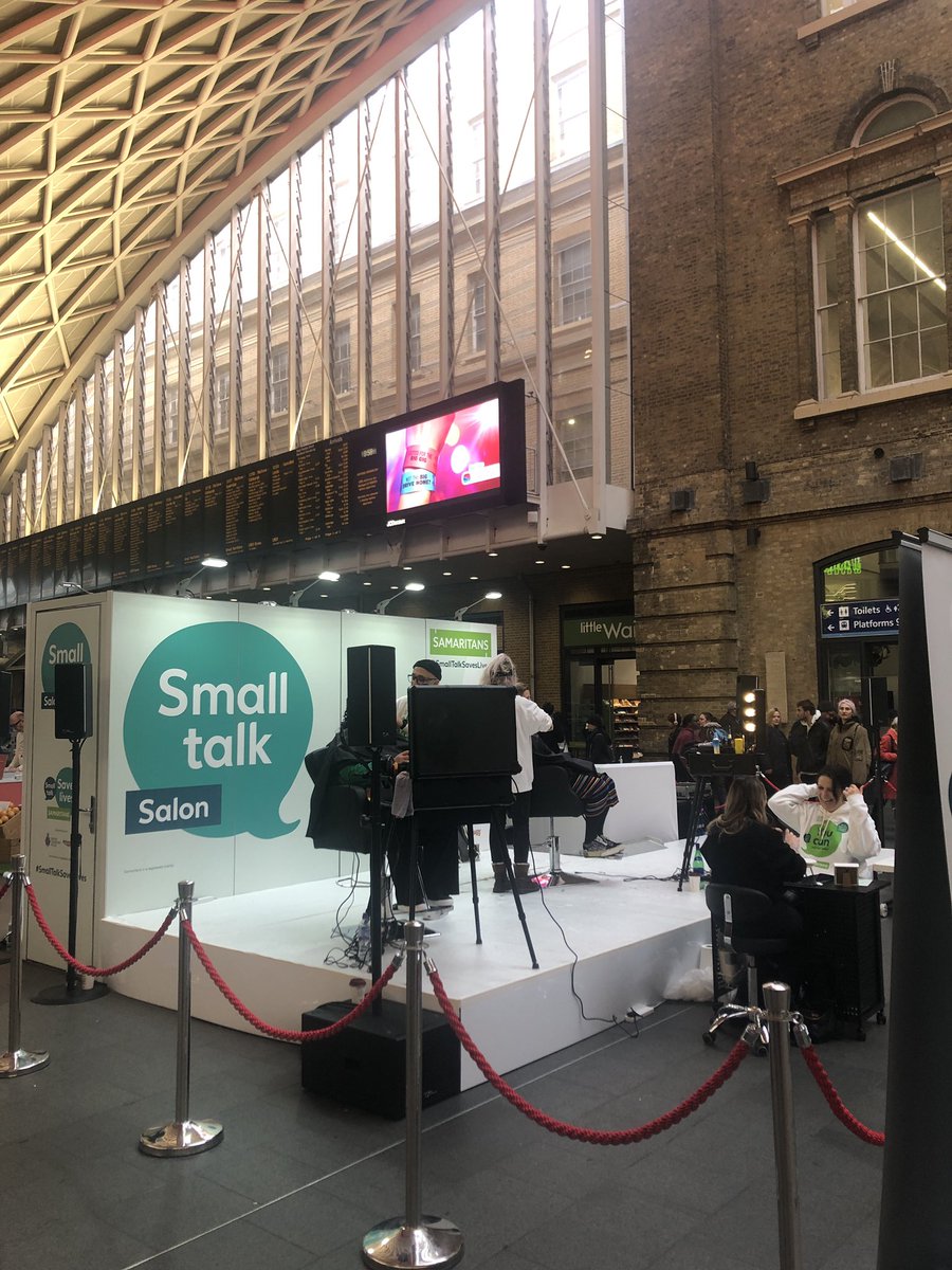 Great pop up by @samaritans in Kings X promoting the value of small conversions. 

#smalltalksaveslives