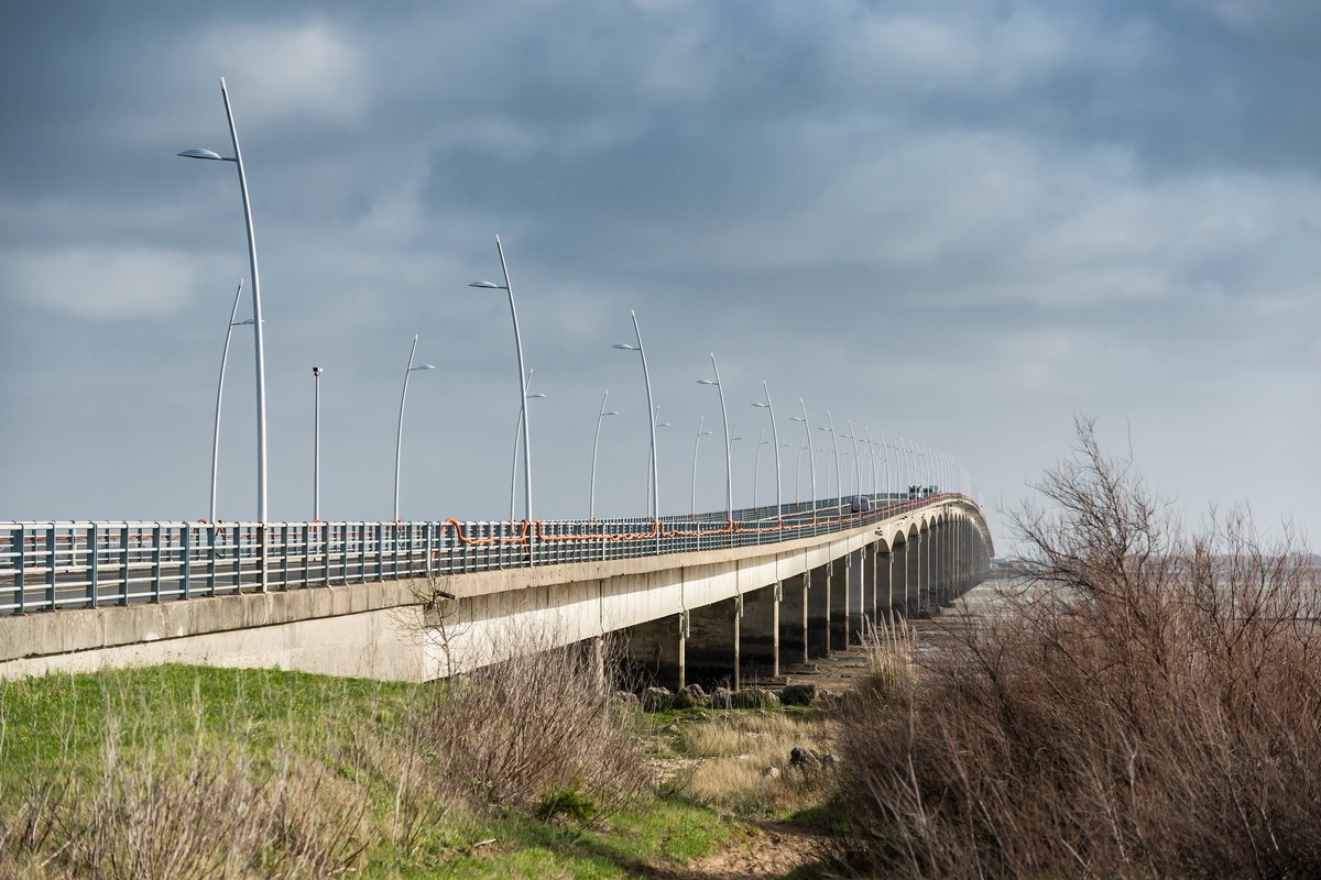 🌬️#VentsViolents  Pont d'Oléron, 𝐫𝐞𝐬𝐭𝐫𝐢𝐜𝐭𝐢𝐨𝐧𝐬 𝐝𝐞 𝐜𝐢𝐫𝐜𝐮𝐥𝐚𝐭𝐢𝐨𝐧 𝐝𝐞 𝐧𝐢𝐯𝐞𝐚𝐮 𝟏 st en place(MAJ 12h).

🚷Interdiction de circulation pr les piétons, les 2 roues, les véhicules av remorques, - Limitation 50km/h"
👉la.charente-maritime.fr/actualites/ale…
<a href="/WazeChteMaritim/">WazeCharenteMaritime</a>