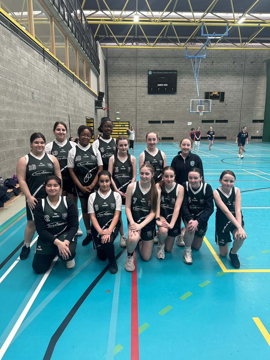 1st years all set for first game versus Sandymount ETSS in UCD this morning 🏀⛹️‍♀️Go St.Pauls 👏  @stpaulsg @ExtraStPauls @StPaulsgActive