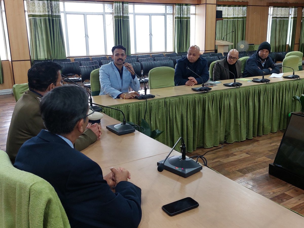 MeghalayaPolice's tweet photo. Privileged to host Director General Shri Dinkar Gupta IPS, NIA, at PHQ today. Grateful for his invaluable guidance to our officers on complex cases, strengthening our commitment to a safer Meghalaya. @SangmaConrad @lrbishnoiips @CMO_Meghalaya @TheMeghalayan https://t.co/3gEwINvGVE