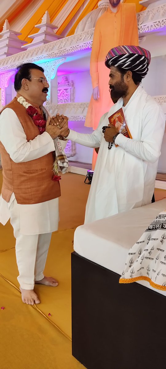 ptkotak's tweet photo. મહેસાણા જીલ્લાના તરભ ગામ ખાતે રબારી સમાજ દ્વારા શ્રી વાળીનાથ મહાદેવ મંદિરના સુવર્ણ શિખર પ્રાણપ્રતિષ્ઠા, અતિરુદ્ર મહાયજ્ઞ શિવમહાપુરાણ કથાના સુંદર મજાના ત્રિવેણી પ્રસંગોએ પૂજ્ય મહંતશ્રી જયરામગિરિ મહારાજ તથા પૂજ્ય ગિરિબાપુ શિવકથાકાર એમના આશીર્વાદ અને દર્શનનું સૌભાગ્ય પ્રાપ્ત થયું. https://t.co/Q8Dqe3ltzM