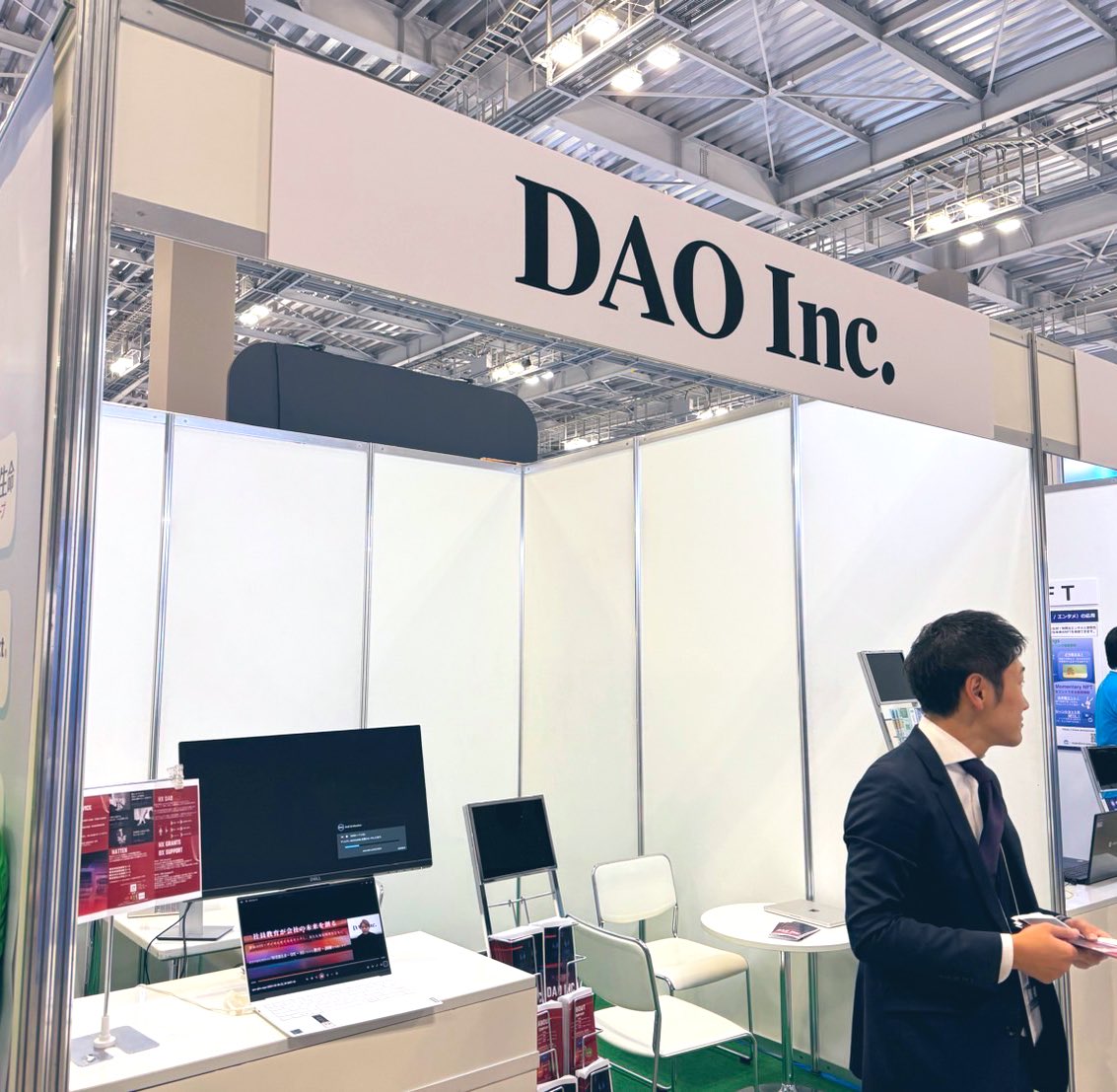 DAOInc_Official's tweet image. #Japanweb3WEEK レポート

DAO Inc.のブースの前で来場者同士がDAOについて立ち話で２時間くらい熱く語り合う光景が…！！！

これぞDAO的👀✨という奇跡が起きた1日でした👏
感動したので皆様にもシェア🥺

社名に目を止めてお立ち寄りいただいた方もありがとうございます！

#DAO #web3