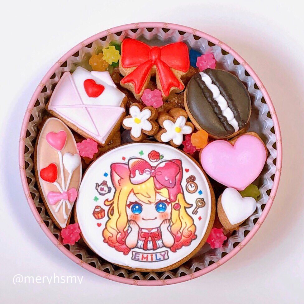 「イラストのお仕事をさせていただいたクッキーが届きました自分の絵を、こんな素敵なグ」|星宮めりー🐥のイラスト