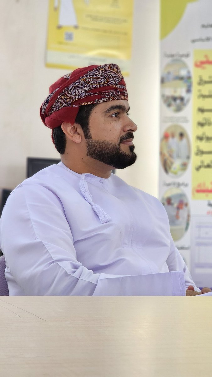 👏 الأستاذ سعيد المقبالي، معلم  أول لغة عربية، قاد اجتماعًا ملهمًا لأسرة المادة لاستعراض إنجازات الفصل الأول. تحية لروح الفريق والجهود المخلصة في رفع مستوى التعلم.💬📈 
#فعاليات_تعليمية_شمال_الباطنة 
@AL_Ashraaaf