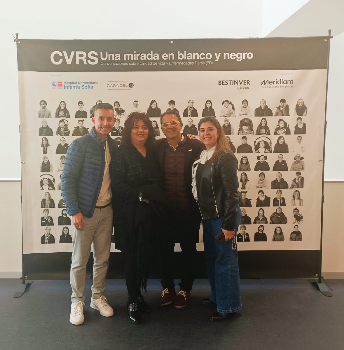 Ayer la <a href="/Fswh4pmenos/">Fundación Síndrome Wolf Hirschhorn o 4p-</a> #FSWH acompañamos a @evadelruste13 y <a href="/mercadodel13/">Casa del 13</a> en el Hospital Universitario Infanta Sofía de San Sebastián de los Reyes, en la presentación del proyecto UNA MIRADA EN BLANCO Y NEGRO. 
Muestra testimonios sobre la calidad de vida en #EnfermedadesRaras