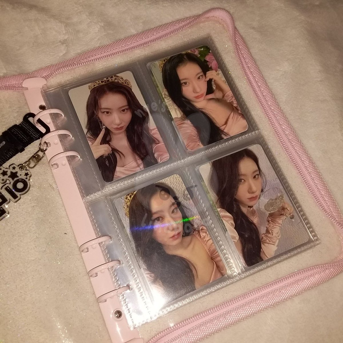linopoca's tweet photo. WTS CHAERYEONG CROWN 

Dapet 4 pc chaeryeong + 1 pc yuna tuspi
- Chaer &amp; Yuna tuspi dari album checkmate
- Chaeryeong gelas dari album checkmate
- Chaeryeong SOUNDWAVE Fansign Round 2
- Chaeryeong Checkmate SOUNDWAVE Photocard PC Benefit Mahkota

TAKE ALL ONLY!!! condi? dm aja. https://t.co/miXBuiPM8b
