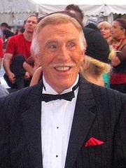 daveainsworth63's tweet photo. Remembering the great British entertainer Bruce Forsyth who was born on this day in Edmonton in 1928. #BruceForsyth #Edmonton #SundayNightAtTheLondonPalladium #TheGenerationGame #PlayYourCardsRight #TheMightyAtom #NiceToSeeYouToSeeYouNice https://t.co/VRnW5F6i7J