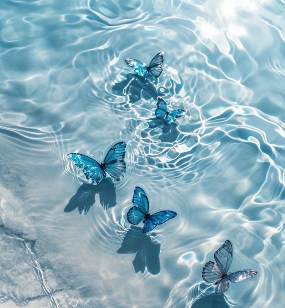 aral_____'s tweet photo. **
#hikayebuya 

_ ölüyorum' dedi tırtıl. 
+hayır,kelebek oluyorsun' dedi  Tanrı.. " 🦋

günaydın yeni gün.. https://t.co/ZbCaMKeZfl