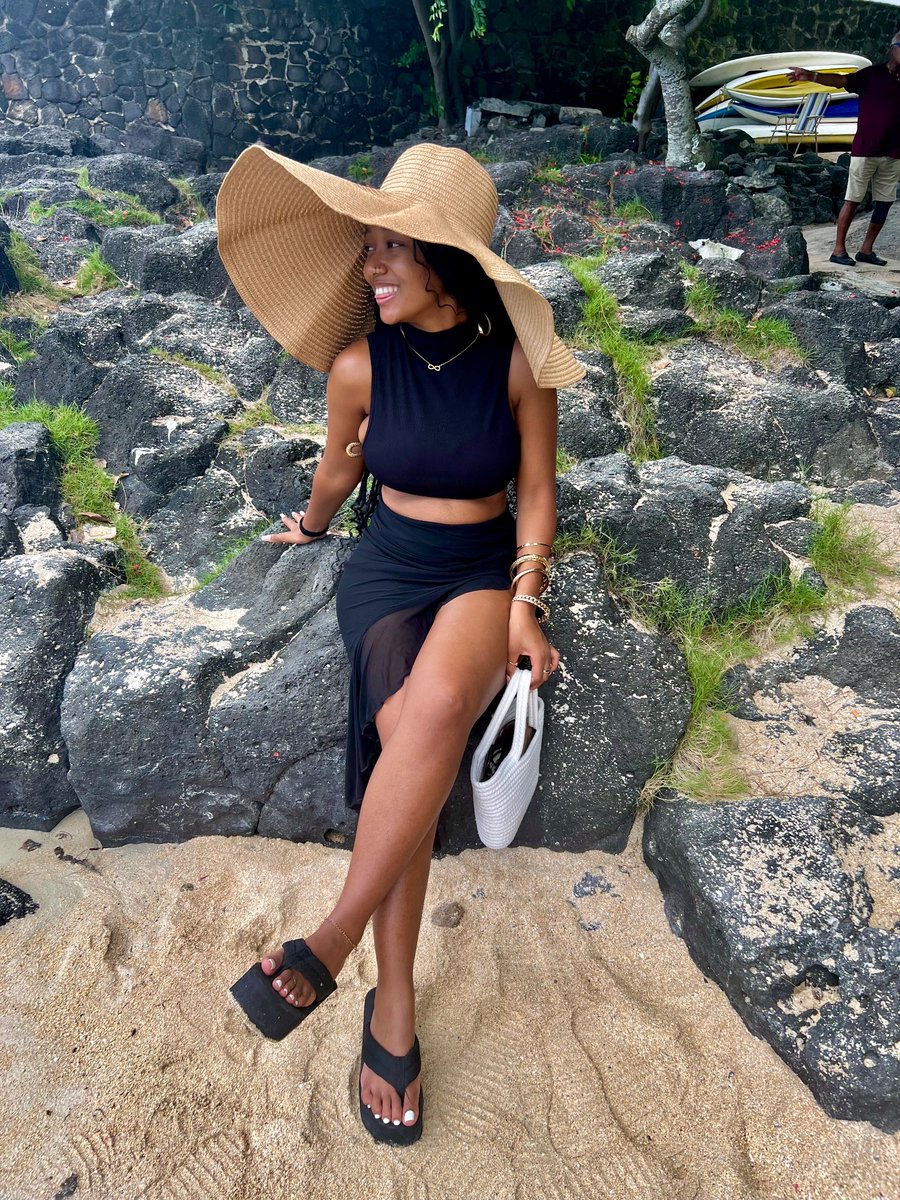 Mazi_slaffa's tweet image. Beautiful people🥺💋 Guess what 😱I&apos;ve been shortlisted as a Klipdrift Copper Royale Brand Ambassador! 🥂And your support would mean everything to me. Please vote for me by reposting this. Every repost counts as a vote! Let&apos;s make it happen baby ! #RoyalShandis #LiveALittleRoyal