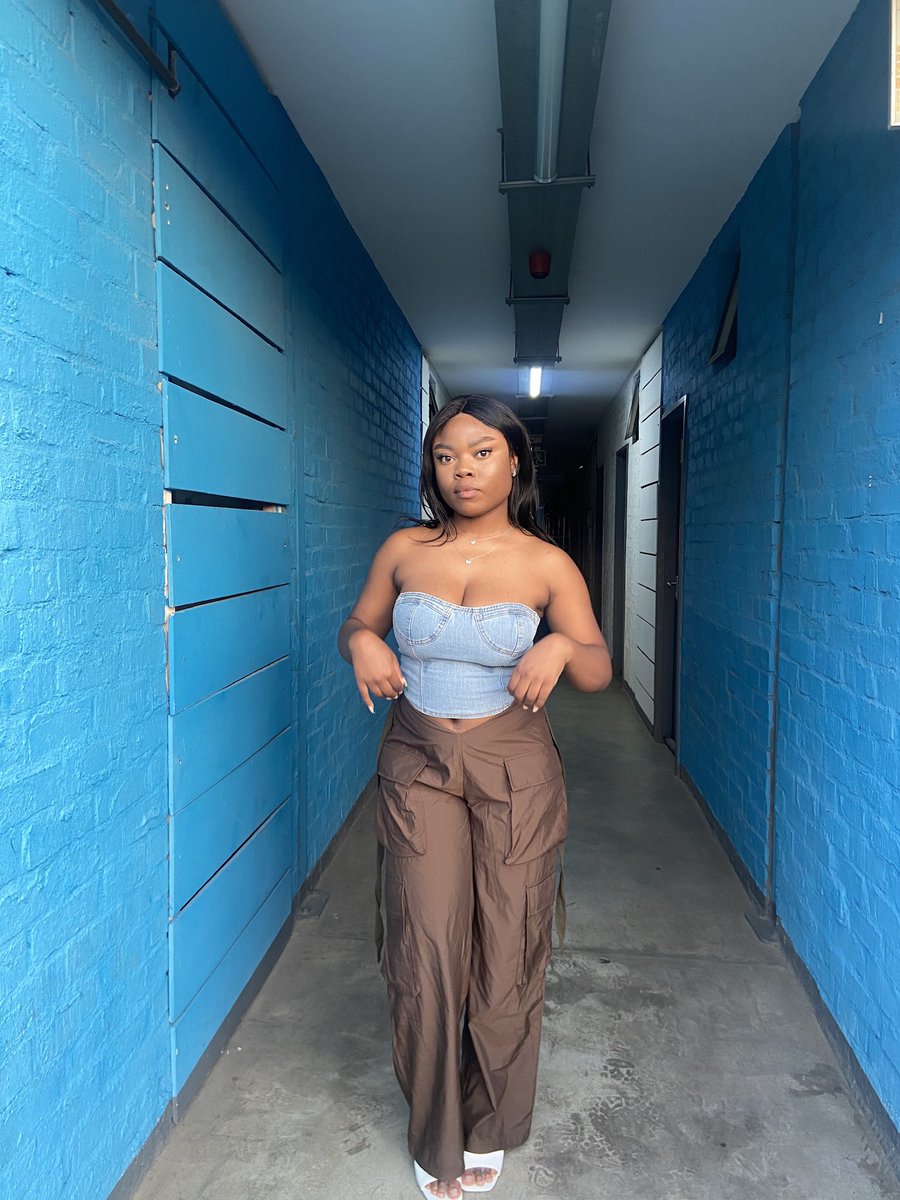 MulaloMAKHADO4's tweet image. Good Morning beautiful people 🥹, I've been shortlisted as a Klipdrift Copper Royale Brand Ambassador!  Your support means everything. Please kindly vote for me by reposting this. Every repost counts as a vote! Let's make this happen together! #RoyalShandis #LiveALittleRoyal