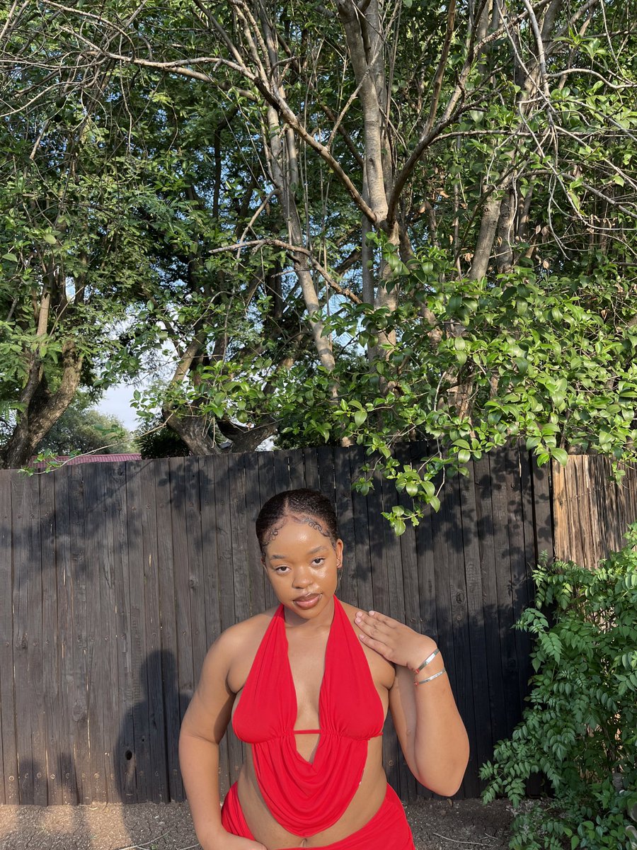 I've been shortlisted as a Klipdrift Copper Royale Brand Ambassador!  Your support means everything. Please vote for me by reposting this. Every repost counts as a vote! Let's make this happen together! #RoyalShandis #LiveALittleRoyal