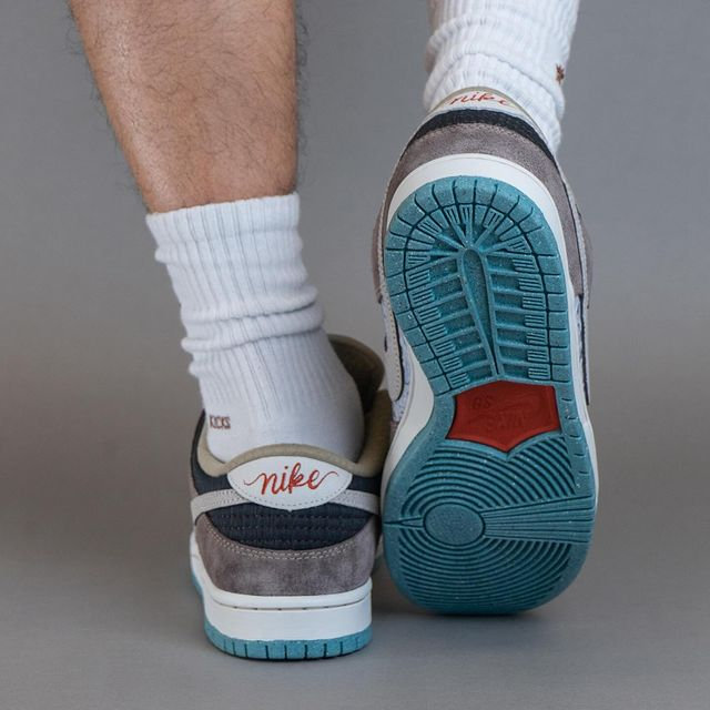 fullress's tweet photo. NIKE SB DUNK LOW PRO “Big Money” (ナイキ エスビー ダンク ロー プロ “ビッグ マネー”) [FZ3129-200]が、2024年 4/6 発売予定！

>> https://t.co/FOX2ruTYaQ https://t.co/PElBKZoGQw