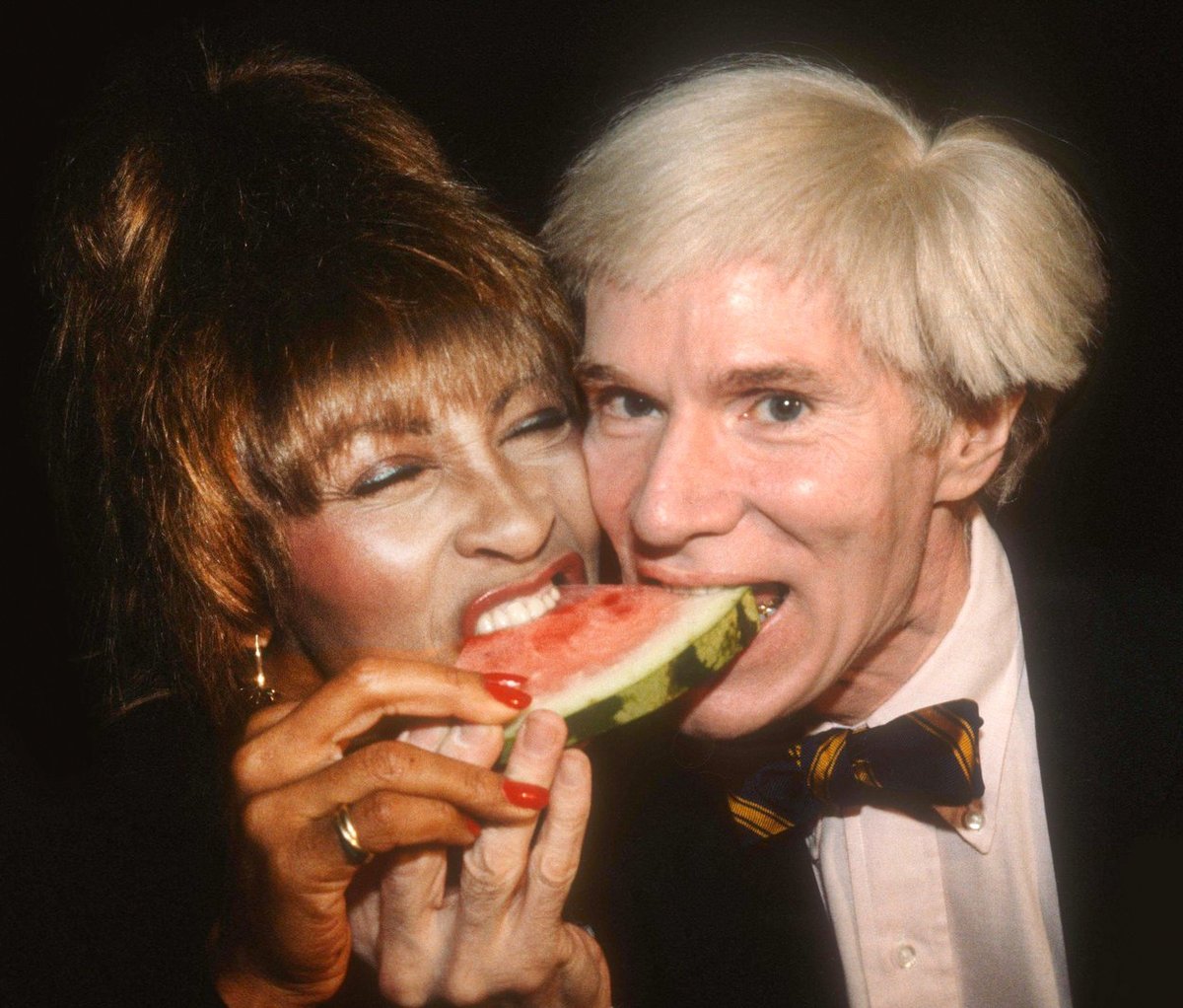 In Memoriam: spectral Pop Art visionary Andy Warhol (6 August 1928 – 22 February 1987) died on this day. I will never stop being fascinated by this man’s oeuvre. Pictured: Warhol and soul diva #TinaTurner sharing watermelon at Atlanta's Limelight nightclub in 1981. #AndyWarhol