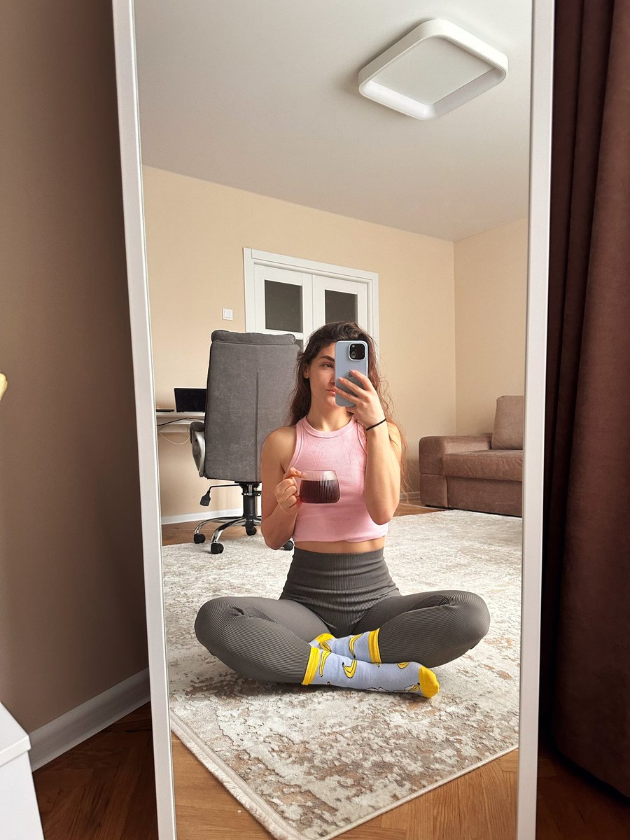 darius_026's tweet image. GMGM fam 🌸
This is still a little sleepy me with freshly brewed coffee and my favorite banana socks. 
Great start to Thursday! 🤍