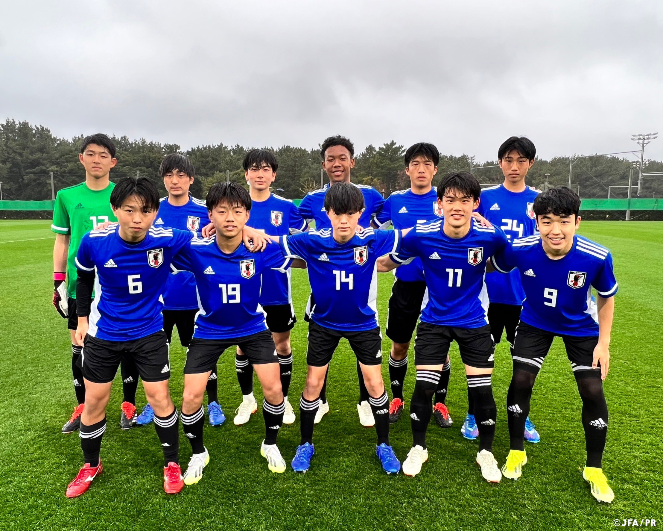日本u15写真图片 🔹U-15日本代表候補🔹  2024年度最初の活動であるトレーニングキャンプを千葉県にあるJFA夢フィールドにて開始⚽ 2/19(月)からチームは活動をスタートし、2/21(水)に 日本体育大学柏高等学校とのトレーニングマッチを実施しました。 https://t ...