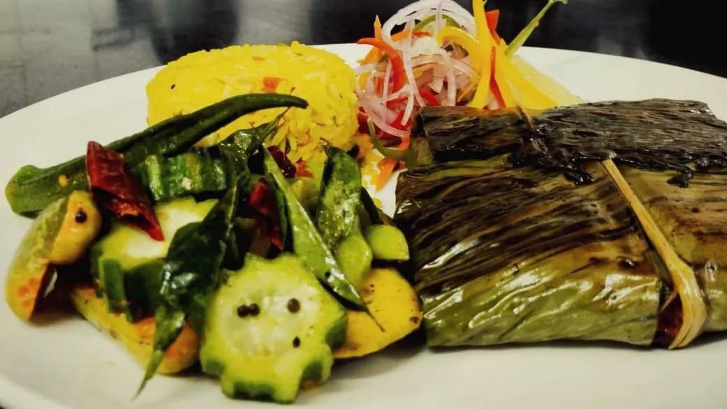 Indulge in the exquisite flavors of Amritara Shalimar Spice Garden's Meen Pollichathu, a tantalizing dish of fish delicately wrapped in banana leaf, bursting with aromatic spices and traditional Kerala cuisine. #AmritaraShalimarSpiceGarden #MeenPollichathu #KeralaCuisine #Banana