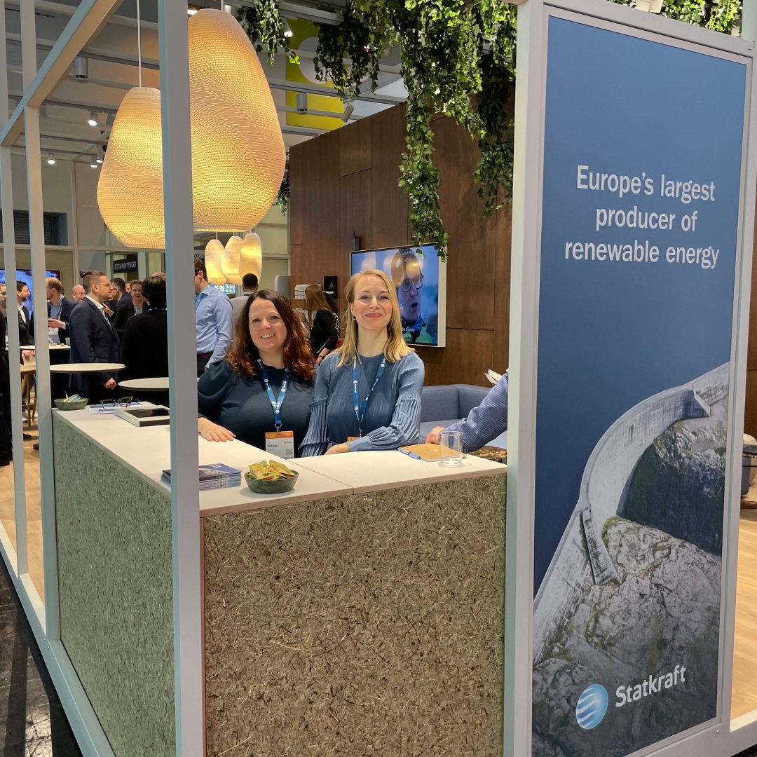 StatkraftES's tweet photo. ¿Ya conoces nuestro stand #sostenible en #Eworld24? Hoy último día para visitarnos, te esperamos en el📍 Stand 312, Hall 3.
🍃Fabricado con materiales naturales y sostenibles.
🚛 Transporte con biocombustible.
☕ 🖊️ Vasos, tazas y bolígrafos 100% reciclados y reutilizables.
👇 https://t.co/AYuzZQoeZm