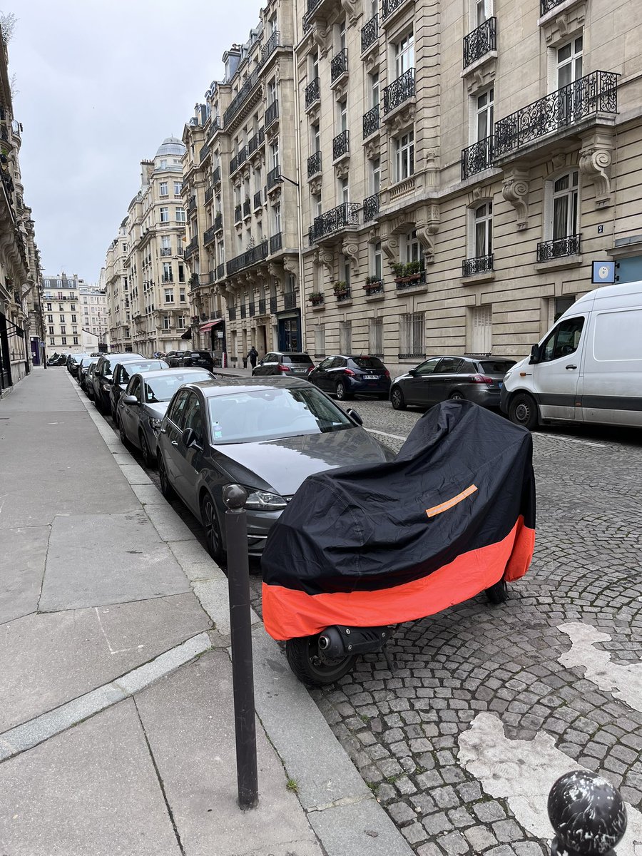LCyclable's tweet photo. Astuce pour rendre le stationnement gratuit à Paris.
#Housse #Nivuniconnu https://t.co/LS6pRnp0ex