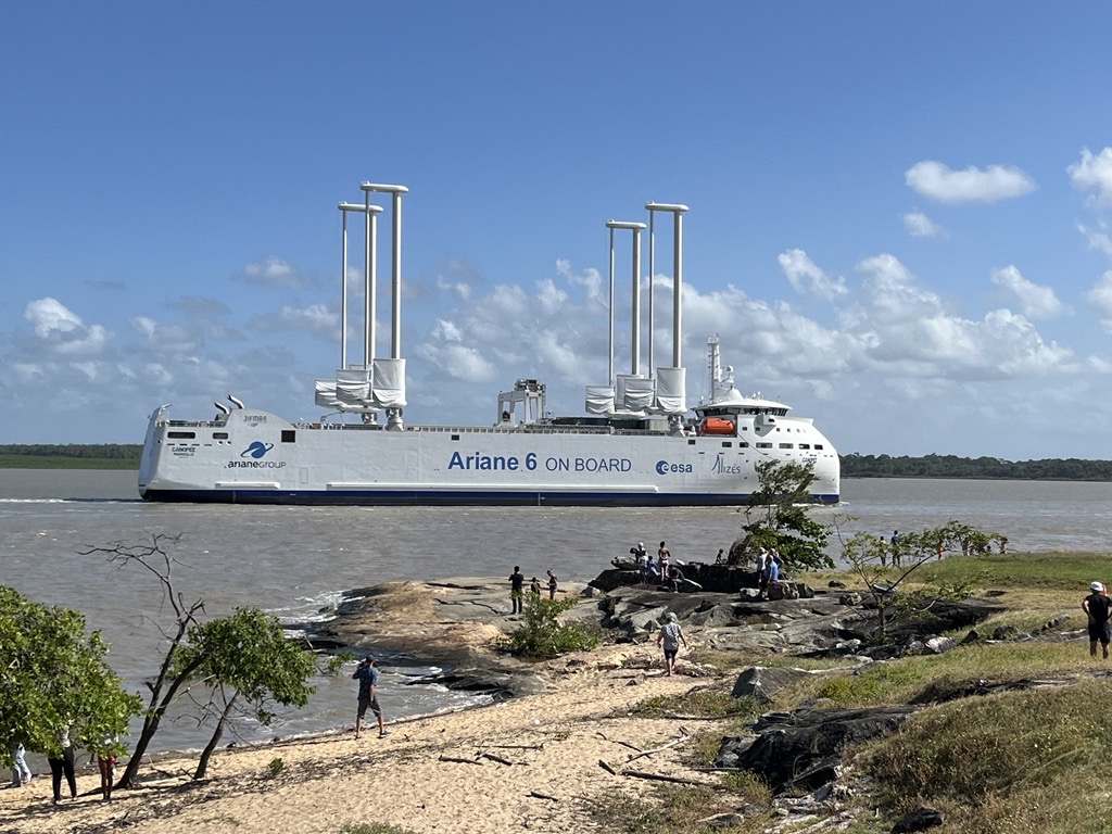 AlineSpaceBiker's tweet photo. 🚀 ARIANE 6 ON BOARD 🚀
On 17 Jan 2022 arrived the #Ariane6 launcher modules constituting the central core mockup for tests campaign with the Eastern Rock boat. Today on 21 Feb 2024, #Canopee boat arrives in French Guiana with the launcher elements for preparing the inaugural flight. This hybrid-propulsion vessel is 121 m long and has 37 m tall sails. Such a beautiful day for all of us🚀. It's time to transfer the containers inside the #EuropeanSpacePort and open them !
More details 👉 https://t.co/4tigodY8wt
@esa @ESA_transport #esa / @ArianeGroup / @CNES / #Alizés / #SpaceTeamEurope / @apcoworldwide