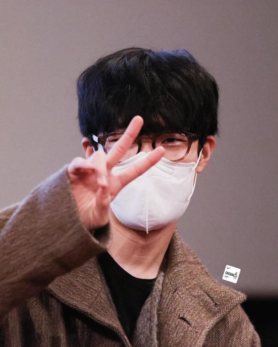 naturemood_'s tweet photo. Ternyata udh dispill duluan🤣
kontennya:Pamer masker bareng😁
hadeuh Ian Mureuk habis kumis terbitlah masker wwkwkwk.
#RyuJunYeol #KimTaeRi #Alienoidpart2 https://t.co/Ot0Sf68ROQ