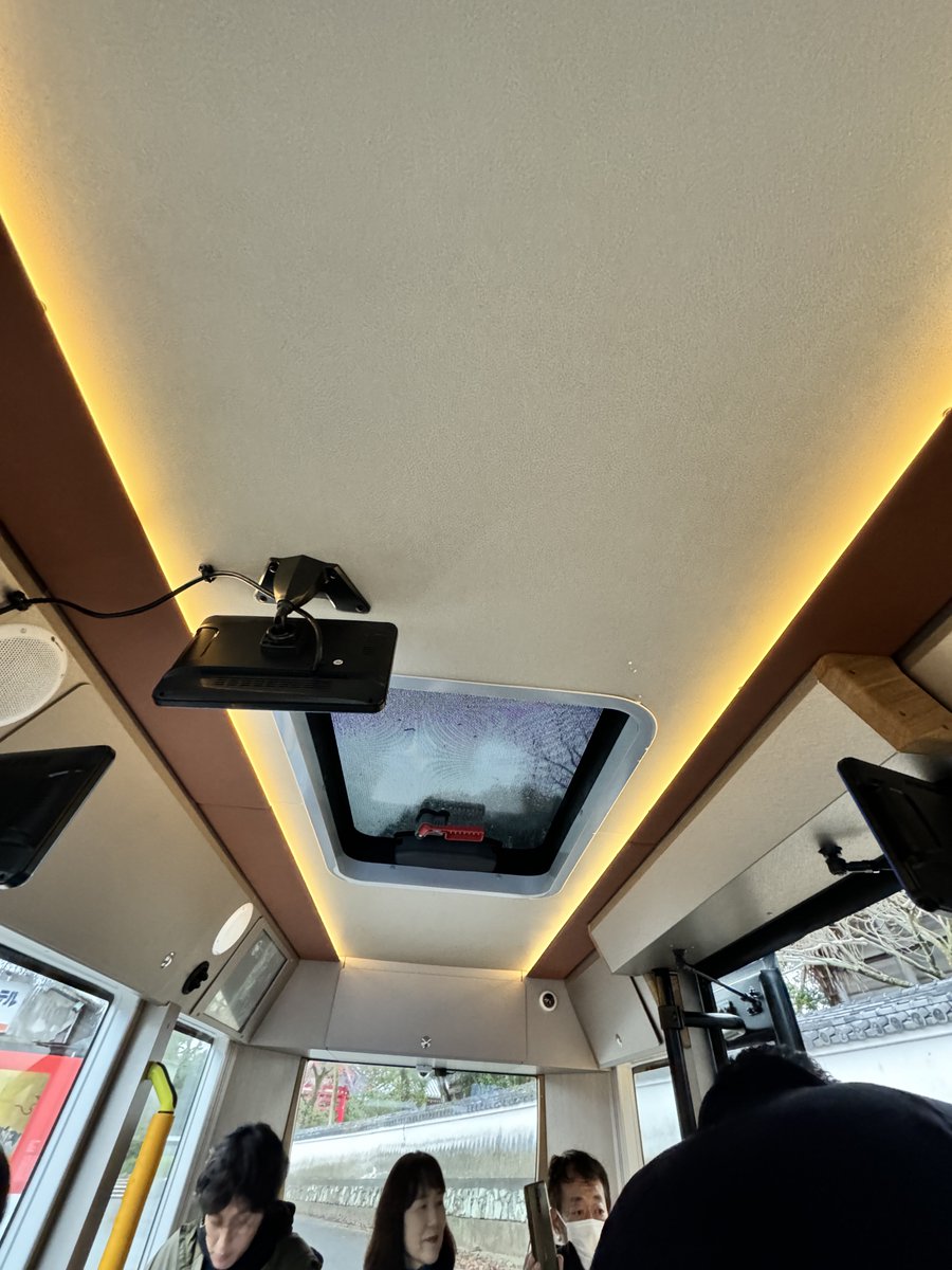 maekawa190's tweet photo. 今日は、屋島山上にて明日から3月3日までの間、自動運転バスが運行されます‼️

駐車場からスカイウェイ視点場までとなっています。

自動運転レベル2での運転となります。
まだまだ海外に追いついていませんが、これから進化していきます。

ぜひとも、皆さんも試乗されてみてはいかがでしょうか？？

https://t.co/YtoC6r5WHM

#ぴょん活
#国民民主党にワクワク 
#こくみんうさぎ
#前川こうき #国民民主党 #玉木雄一郎
#香川県 #高松市 #国分寺 #国分寺町 
#25歳 #最年少 #若い力で政治を変える
#うどん #ヤドン県 #うどん県それだけじゃない香川県  #政治 #政治家 
#地元 #地元愛 #地元を盛り上げたい