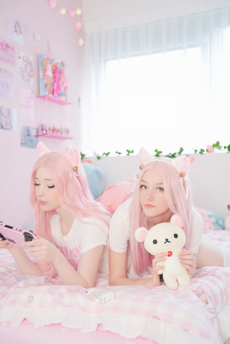 My bed surely can fit one more person… do u wanna join us? :) https://t.co/i9xS5x2mxa