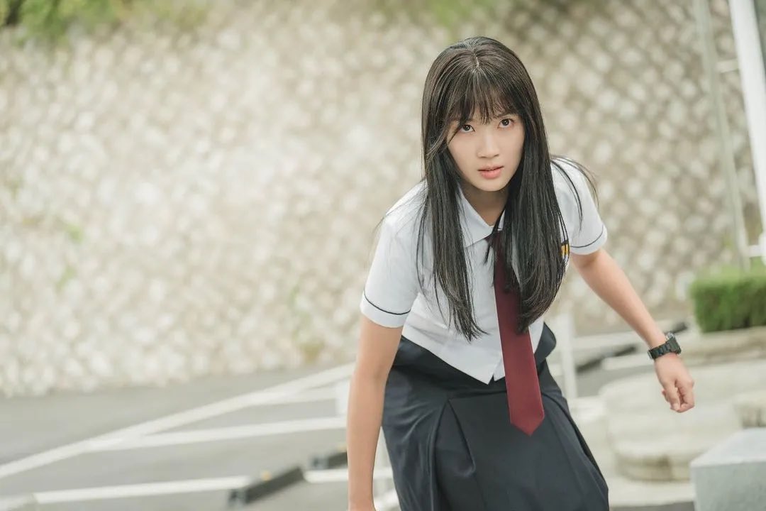 김혜윤 역할부터 ㅈㄴ 기대가 되..
‘자신이 최고로 애정하는 톱스타를 
살려내기 위해 과거로 간 열혈 팬’

과거로 돌아가서는 우리 오빠의 고딩 시절을 만나고
그의 비극적인 죽음을 막기 위해 고군분투하는 소녀라는 게