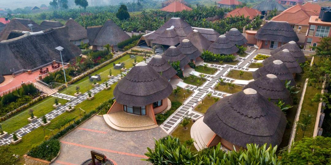 specialtha58233's tweet photo. Experience the genuine warmth of Western Uganda's people. The hospitality here is as inviting as the landscapes. From local markets to rural villages, every interaction feels like a heartfelt welcome. ❤️🤗  #UgandaWarmth #FriendlyFaces #visituganda https://t.co/45noCeuE3o