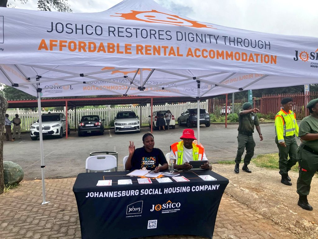 JoburgPulse_'s tweet photo. ON-AIR: We're broadcasting live from the Riverlea Recreation Centre with the office of @jhbombudsman this morning to mark the beginning of their #CitizenInformationClinics 👇🏾

🔉TUNE IN: https://t.co/74UqJCrSKX 

#JoburgPulseRadio #CoJEvents ^GZ https://t.co/ZIb4NHeh2M