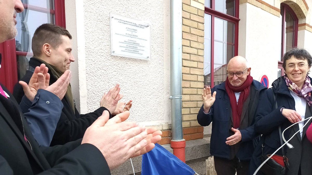 david_valence's tweet photo. Mieux aménager la gare pour faciliter 
l’accès au transport collectif : 

cela a été fait à Raon L’Etape
-sur la ligne St-Dié-Nancy-, 
notamment avec le soutien 
de la @regiongrandest. 

Un projet que j’ai lancé 
comme président d’agglomération…
et vu aboutir hier! @ccsucy https://t.co/VEbrQFAJd8