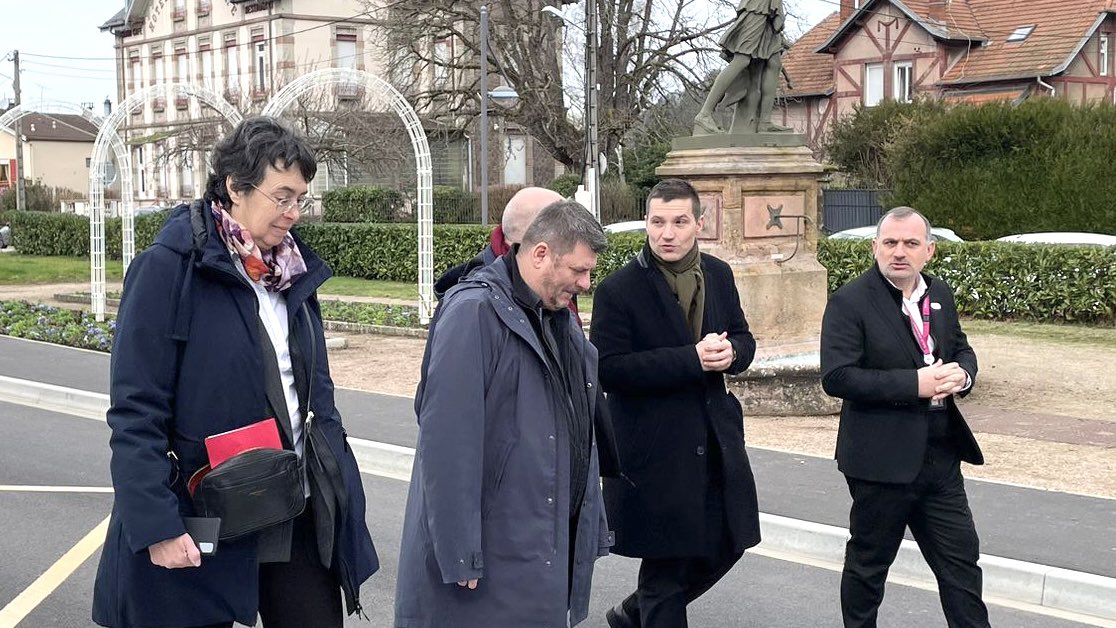 david_valence's tweet photo. Mieux aménager la gare pour faciliter 
l’accès au transport collectif : 

cela a été fait à Raon L’Etape
-sur la ligne St-Dié-Nancy-, 
notamment avec le soutien 
de la @regiongrandest. 

Un projet que j’ai lancé 
comme président d’agglomération…
et vu aboutir hier! @ccsucy https://t.co/VEbrQFAJd8